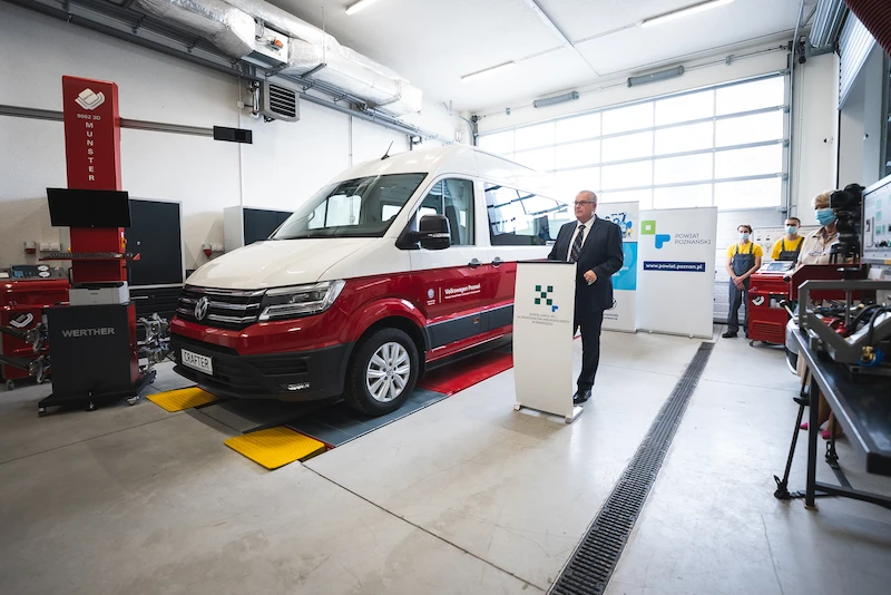 Kształcenie branżowe pod patronatem Volkswagen Poznań: Volkswagen Crafter dla Zespołu Szkół nr 1 w Swarzędzu - 2.