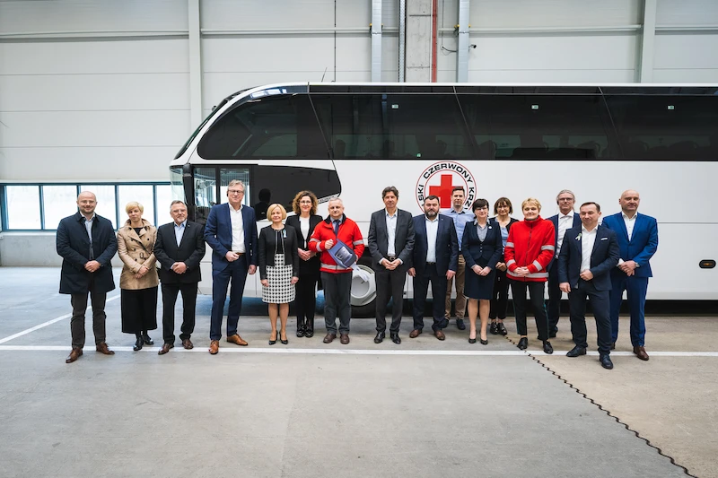 #napomocUkrainie: Volkswagen Poznań przekazuje Polskiemu Czerwonemu Krzyżowi autobus dalekobieżny do przewozu uchodźców - 4.