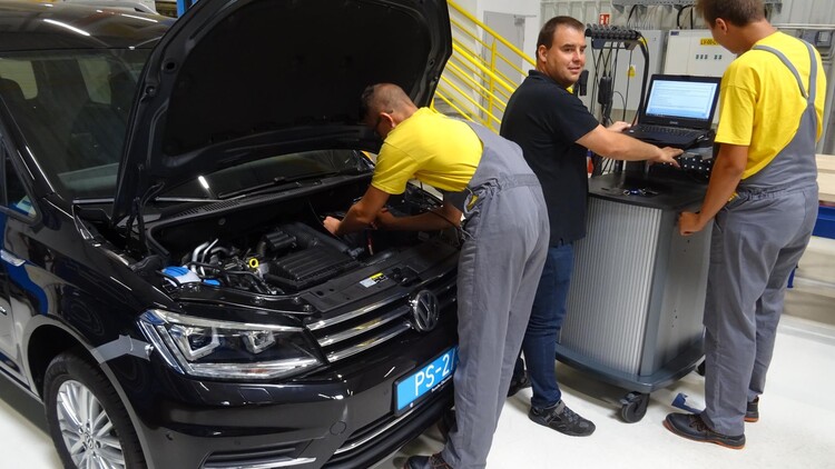 20 lat kształcenia zawodowego i akademickiego w Volkswagen Poznań: nauka, rozwój i wartości