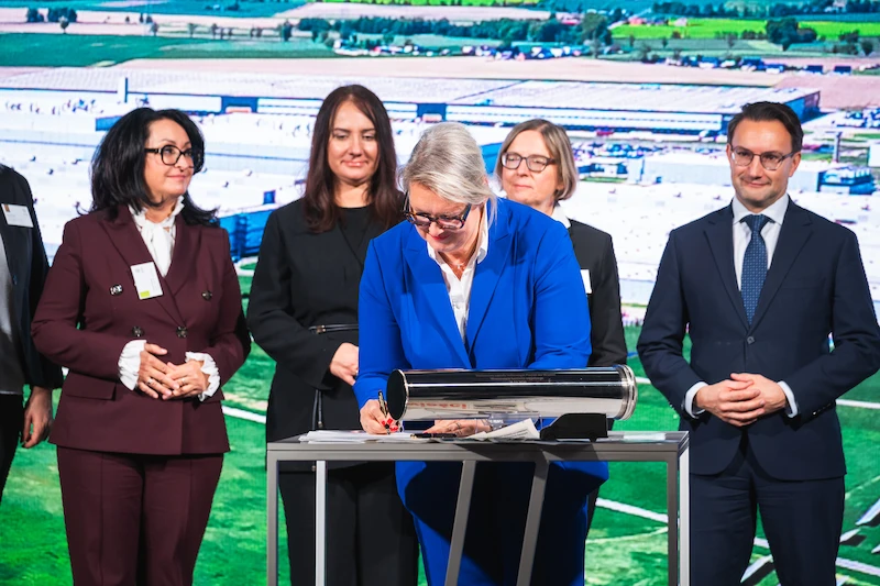 Fabryka Volkswagen Poznań we Wrześni: Wmurowano kamień węgielny pod nowe hale do produkcji elektrycznego Craftera - 4.