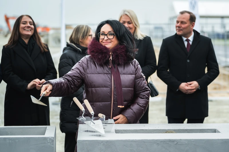 Fabryka Volkswagen Poznań we Wrześni: Wmurowano kamień węgielny pod nowe hale do produkcji elektrycznego Craftera - 8.