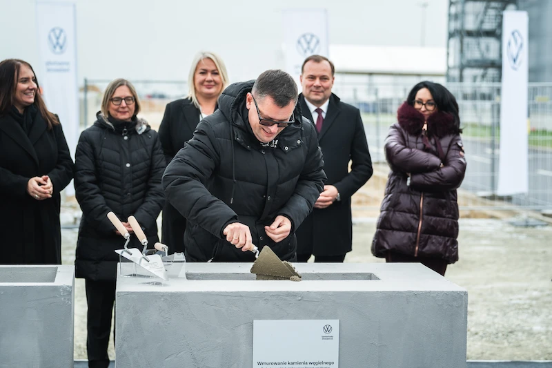 Fabryka Volkswagen Poznań we Wrześni: Wmurowano kamień węgielny pod nowe hale do produkcji elektrycznego Craftera - 9.