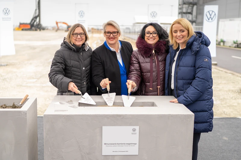 Fabryka Volkswagen Poznań we Wrześni: Wmurowano kamień węgielny pod nowe hale do produkcji elektrycznego Craftera - 16.