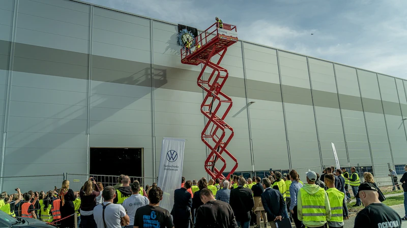 Wiecha na budowie nowych hal Volkswagen Poznań. We Wrześni powstaje zaplecze dla elektrycznego Craftera - 8.