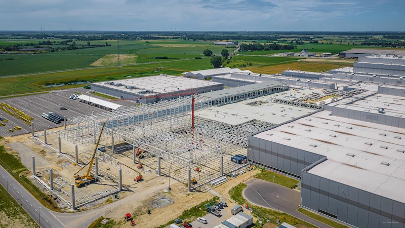 Wiecha na budowie nowych hal Volkswagen Poznań. We Wrześni powstaje zaplecze dla elektrycznego Craftera - 10.
