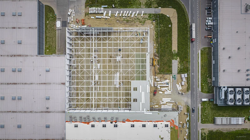 Wiecha na budowie nowych hal Volkswagen Poznań. We Wrześni powstaje zaplecze dla elektrycznego Craftera - 24.