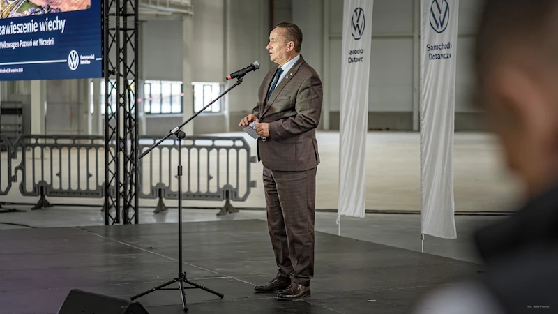 Wiecha na budowie nowych hal Volkswagen Poznań. We Wrześni powstaje zaplecze dla elektrycznego Craftera - 39.
