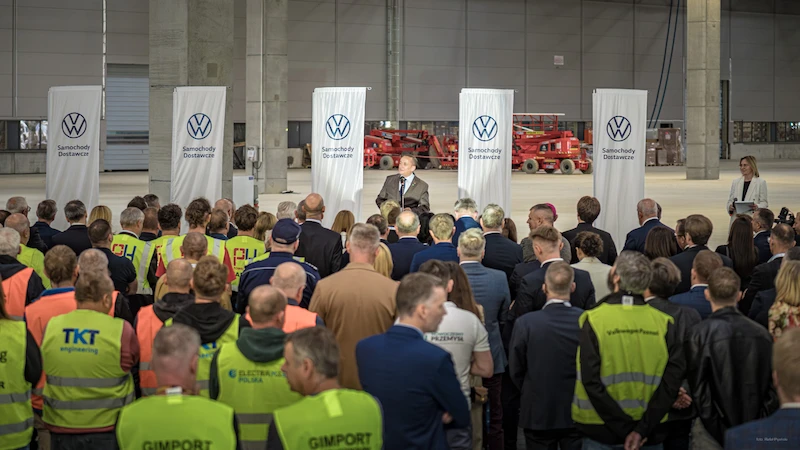 Wiecha na budowie nowych hal Volkswagen Poznań. We Wrześni powstaje zaplecze dla elektrycznego Craftera - 40.