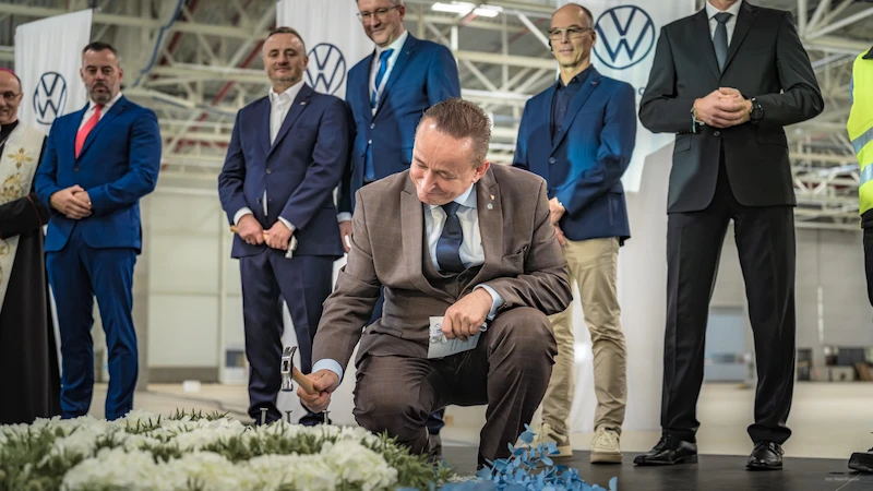 Wiecha na budowie nowych hal Volkswagen Poznań. We Wrześni powstaje zaplecze dla elektrycznego Craftera - 43.