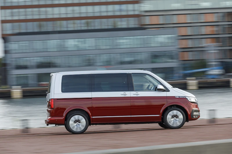 Volkswagen Multivan – legendarny model idealny na rodzinny wyjazd - 5.