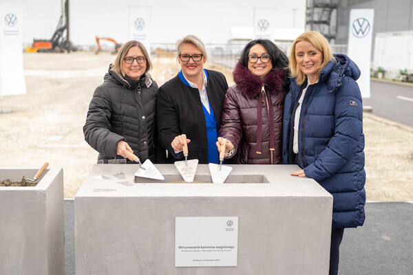 Fabryka Volkswagen Poznań we Wrześni: Wmurowano kamień węgielny pod nowe hale do produkcji elektrycznego Craftera