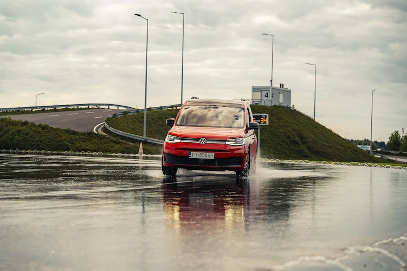 Caddy, Transporter i Crafter na torze. „Dostawczaki” w podbramkowych sytuacjach - 8.
